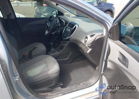 2017 Chevrolet Sonic Ls Manual z USA, uszkodzony, nr VIN 1G1JA5SH4H4163801